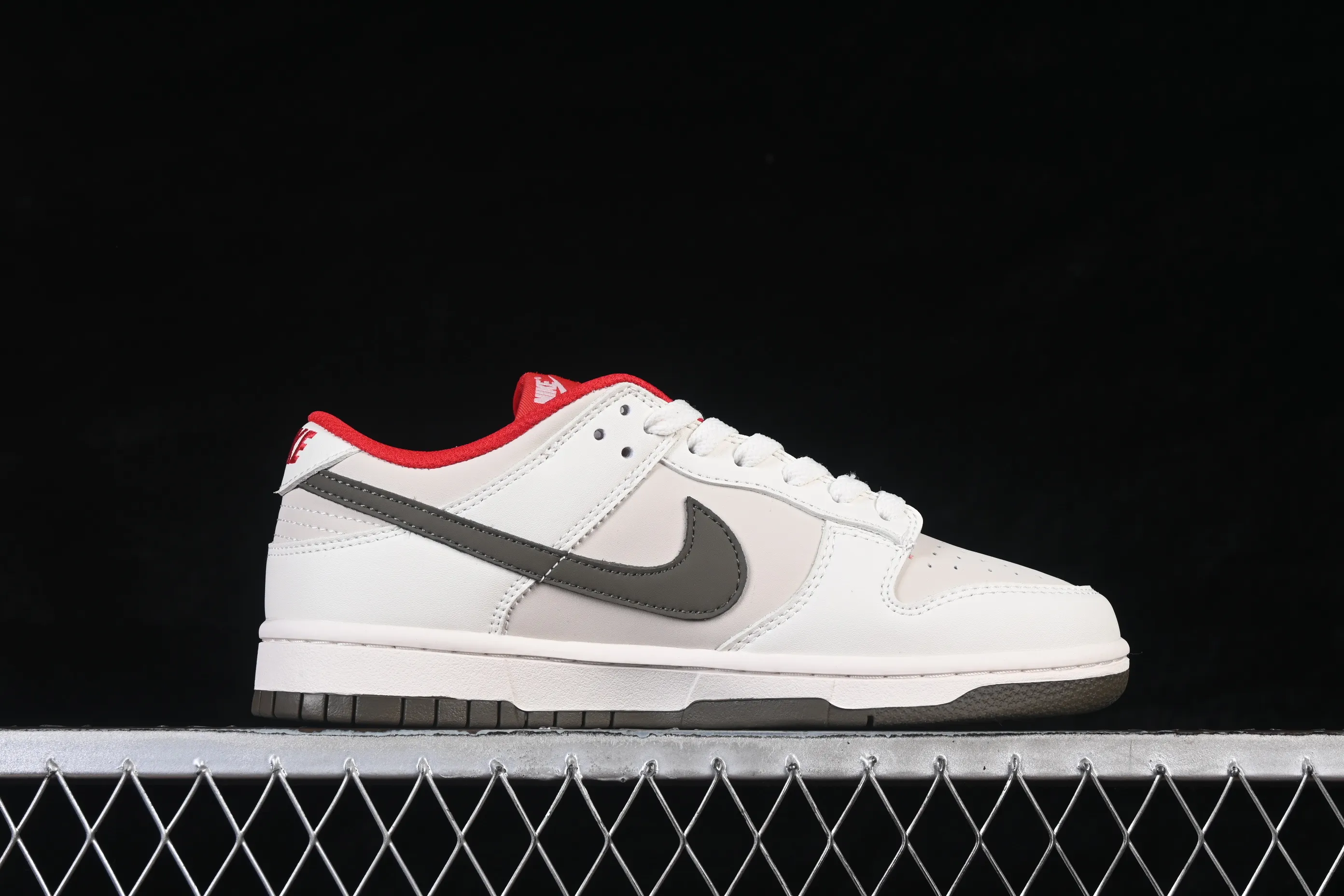 All categories Nk SB Dunk series Nk SB Dunk Low low-top sneakers Nike SB Dunk Low Year of the Horse limited low-top casual sneakers IQ9793-020